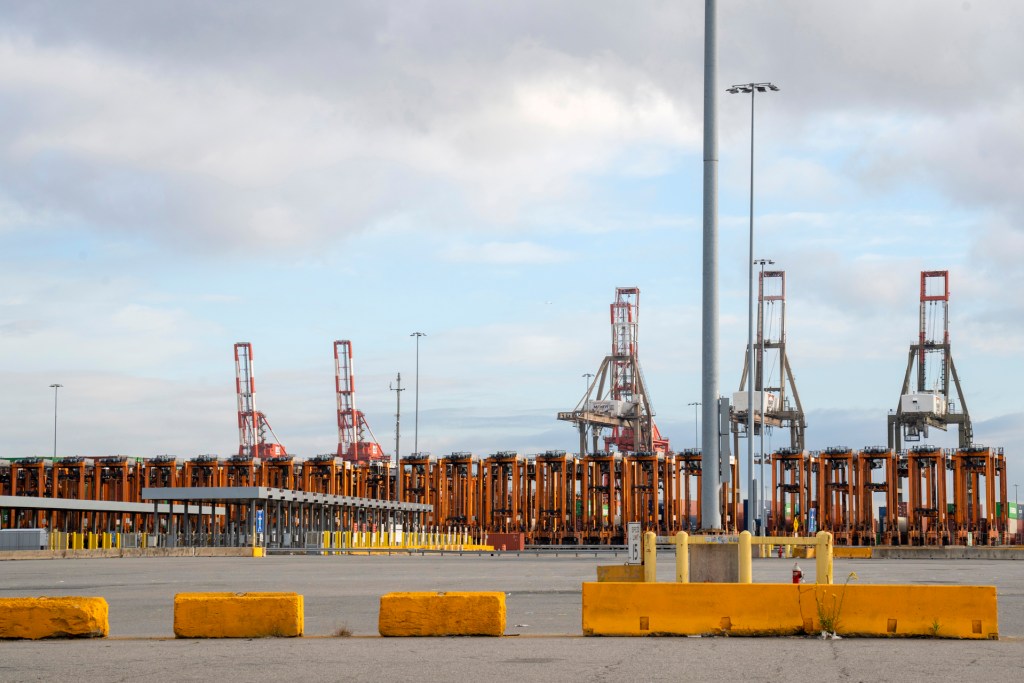 Trabajadores portuarios de EE.UU. concluyen huelga tras acuerdo preliminar - trabajadores-portuarios-de-eeuu-concluyen-huelga-tras-acuerdo-preliminar-1024x683